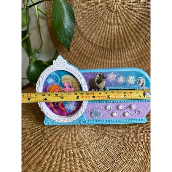 Disney’s Frozen Anna & Elsa clock - Picture 2 of 10